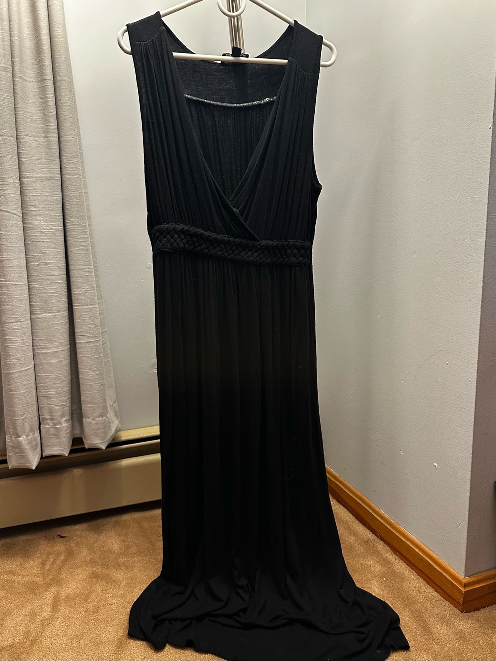 Roni Nicole Pleated Maxi Dress in Black Size Medium Like New